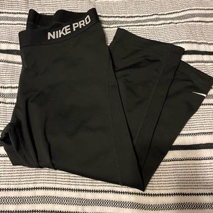 Nike Pro Women’s Capris size large